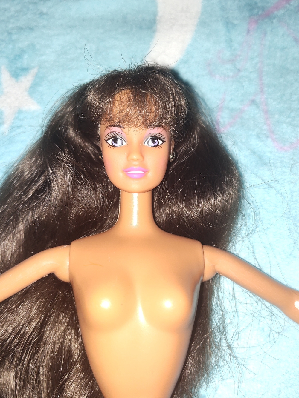Vintage Barbie Doll with Dark Brown Hair and Pink Lips - Picture 7 of 15